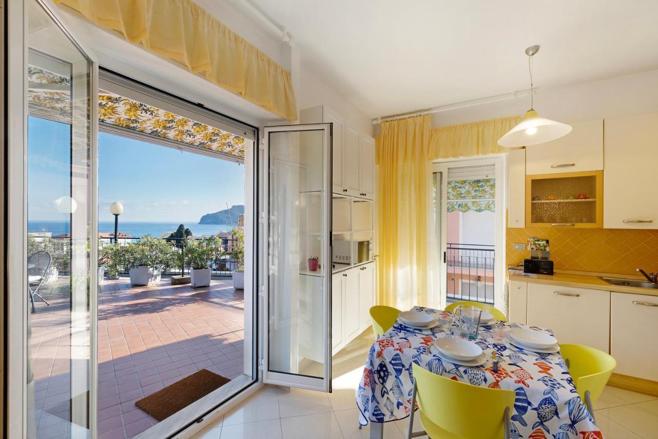 Apartamento Attico Cielo E Mare Spotorno Exterior foto