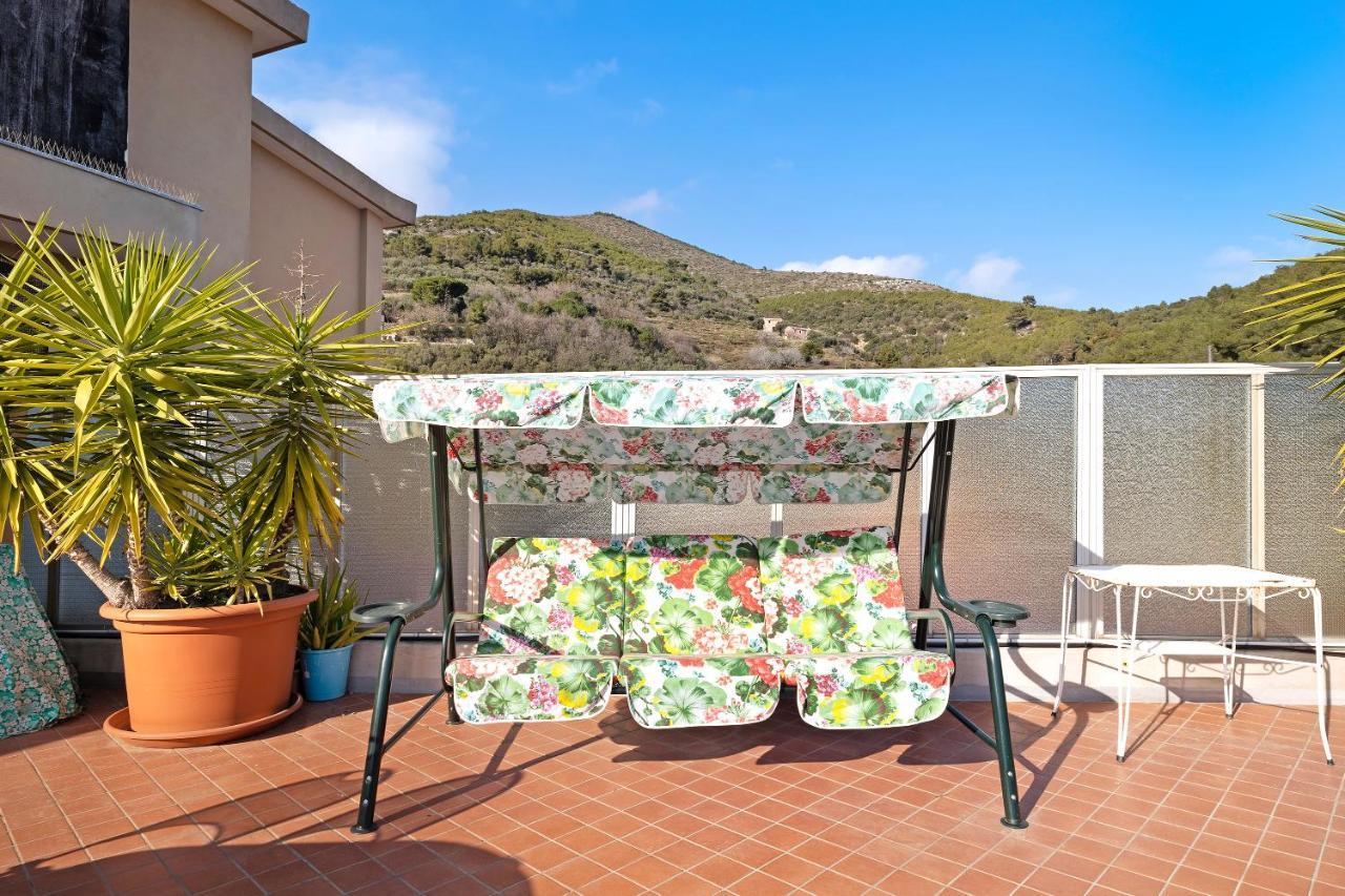 Apartamento Attico Cielo E Mare Spotorno Exterior foto